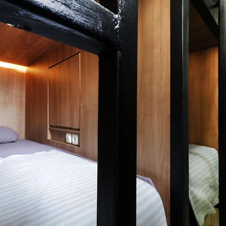 Oliver'S Guest House Tangerang Buitenkant foto