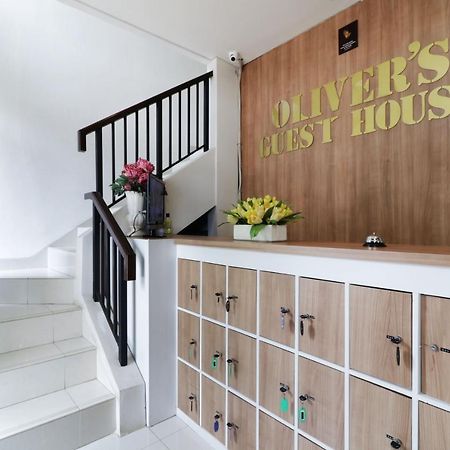 Oliver'S Guest House Tangerang Buitenkant foto