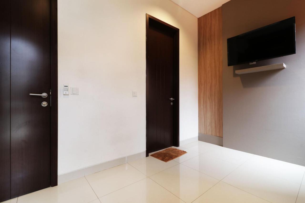 Oliver'S Guest House Tangerang Buitenkant foto