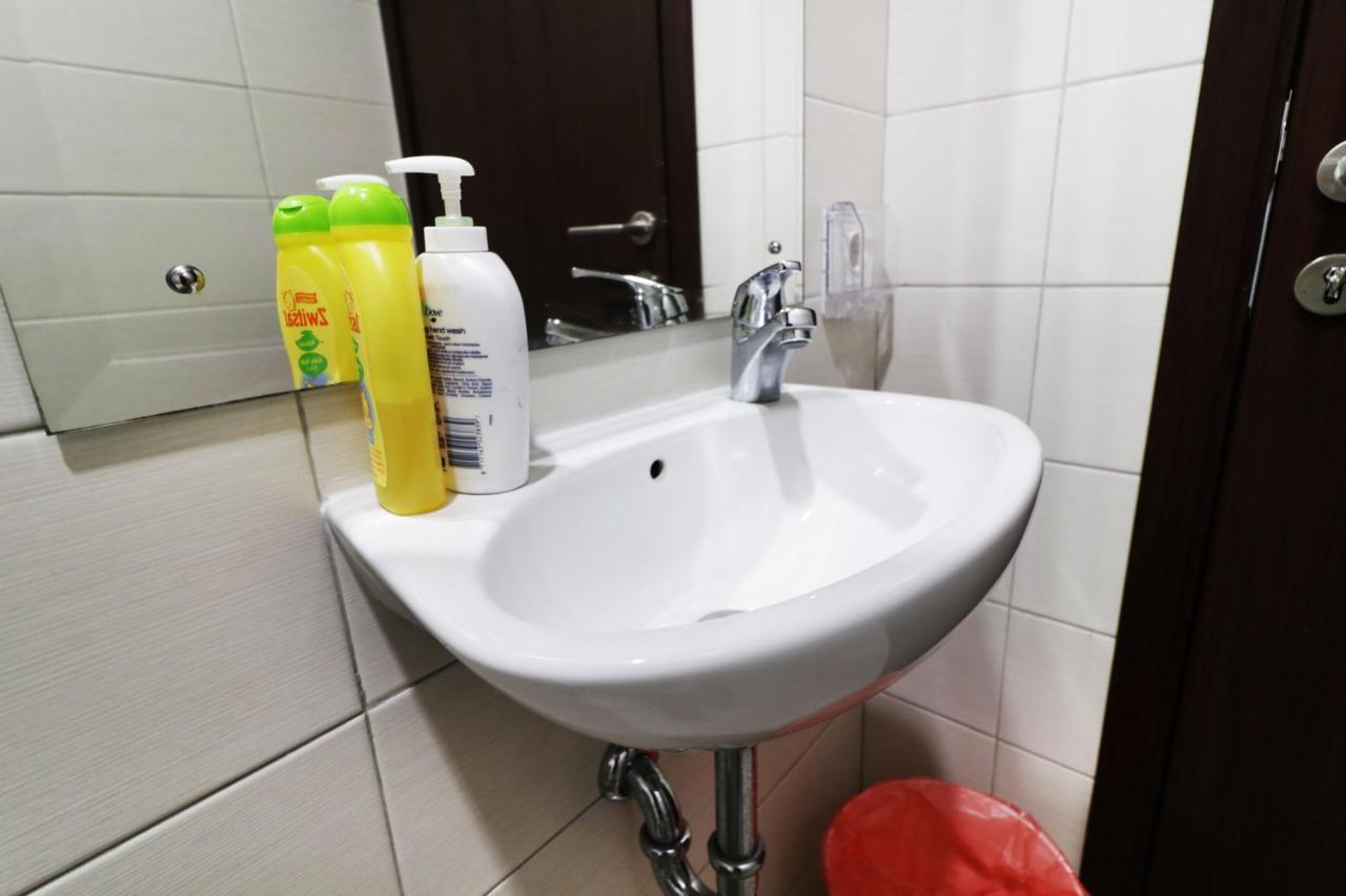 Oliver'S Guest House Tangerang Buitenkant foto