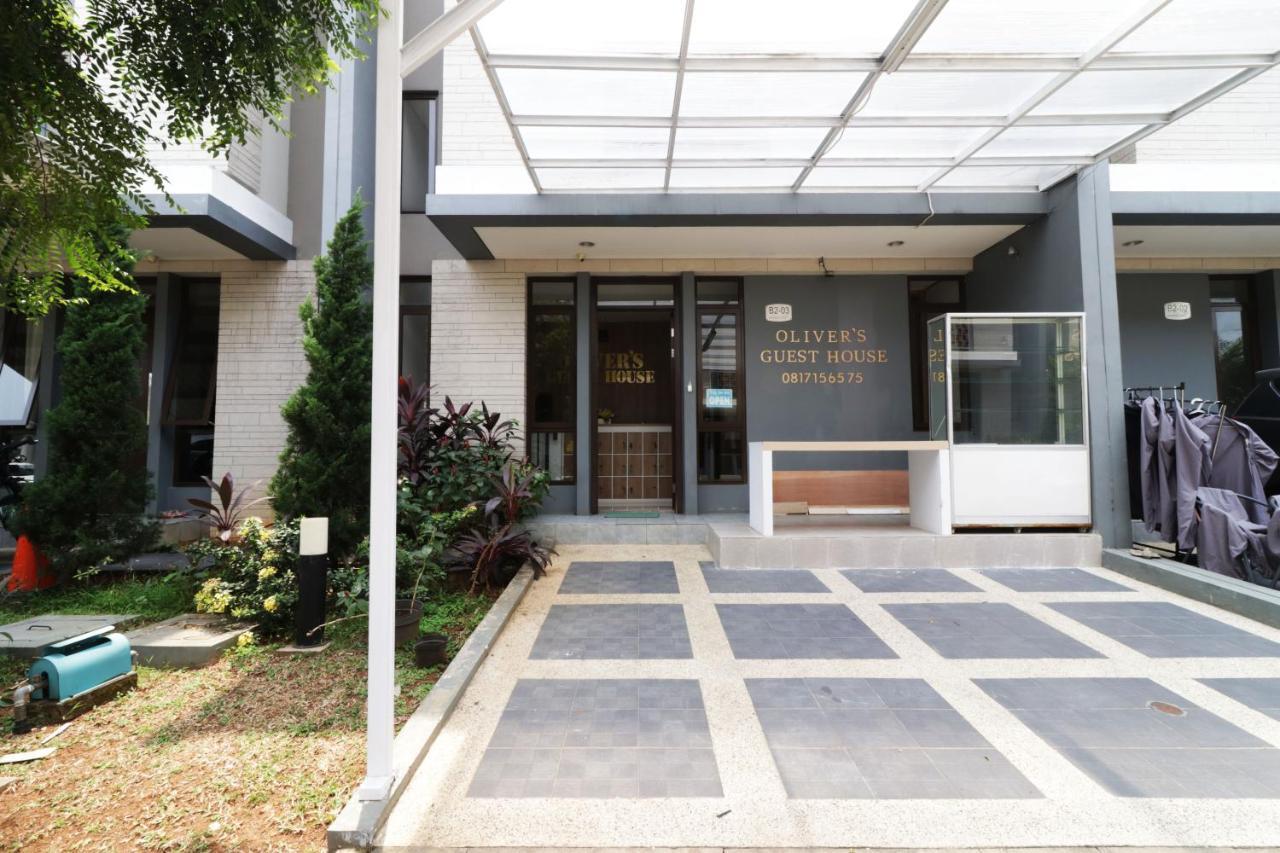 Oliver'S Guest House Tangerang Buitenkant foto