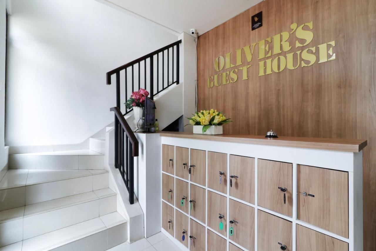 Oliver'S Guest House Tangerang Buitenkant foto